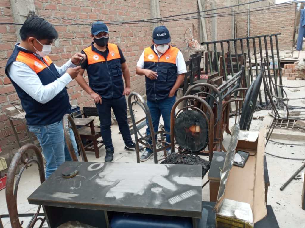 Ayudan a familia damnificada por incendio en La Victoria