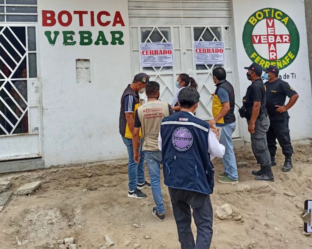 Gerencia de Salud clausura ocho establecimientos farmacéuticos en Ferreñafe donde había productos vencidos o en descomposición