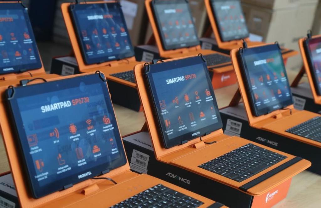 MTC entregó 937 tablets a estudiantes de Lambayeque las que se suman a las 1,216 donadas&nbsp;anteriormente