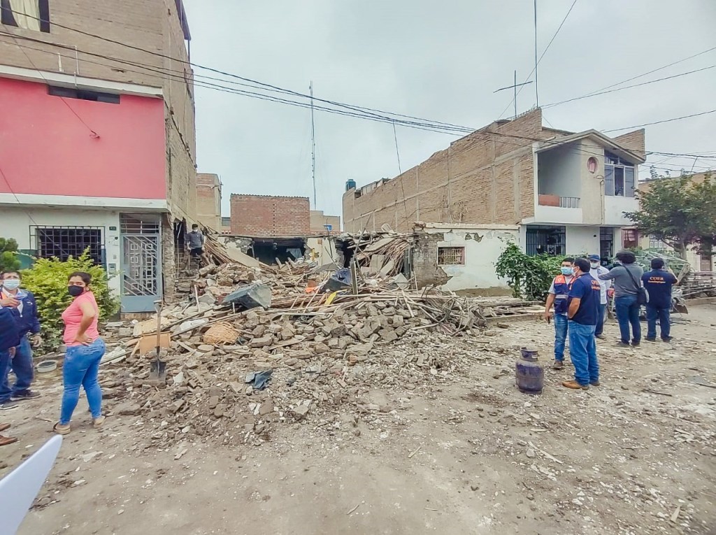 Defensa Civil brinda ayuda humanitaria a familia damnificada por explosión en vivienda de La&nbsp;Victoria