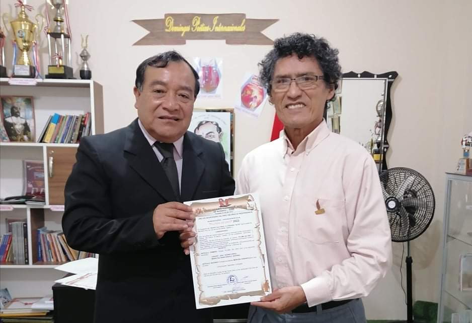 En su 44 aniversario, Grupo Cultural «Alfa» premia a periodista lambayecano y escritora española