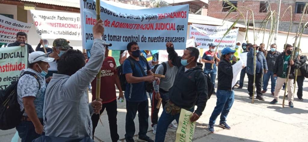 Azucareros de Pomalca protestan ante Poder Judicial de Amazonas rechazando posible administración judicial