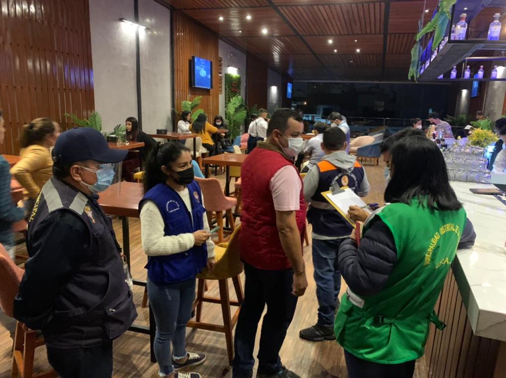 En gigantesco operativo Ministerio Público de Lambayeque interviene discotecas y restaurantes de La Victoria y verifican que funcionen solo hasta las 10 de la noche