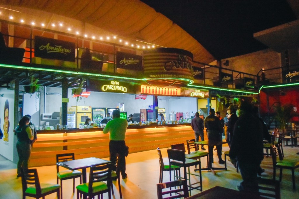 En operativos conjuntos con el Ministerio Público, autoridades de La Victoria verifican que establecimientos trabajen solo hasta las 10:00 de la noche