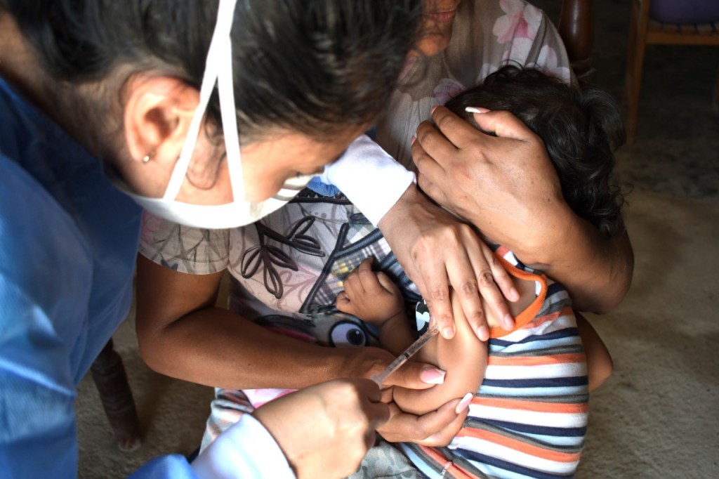 Geresa Lambayeque activa vacunación de bloqueo por caso probable de sarampión en menor de un año