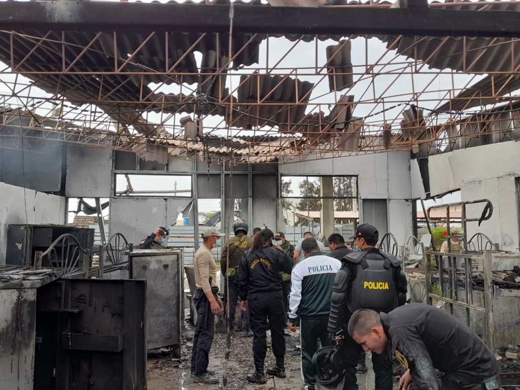 En Chiclayo, un corto circuito redujo a escombros infraestructura y enseres de efectivos de la Unidad de Servicios Especiales-USE de la Policía Nacional