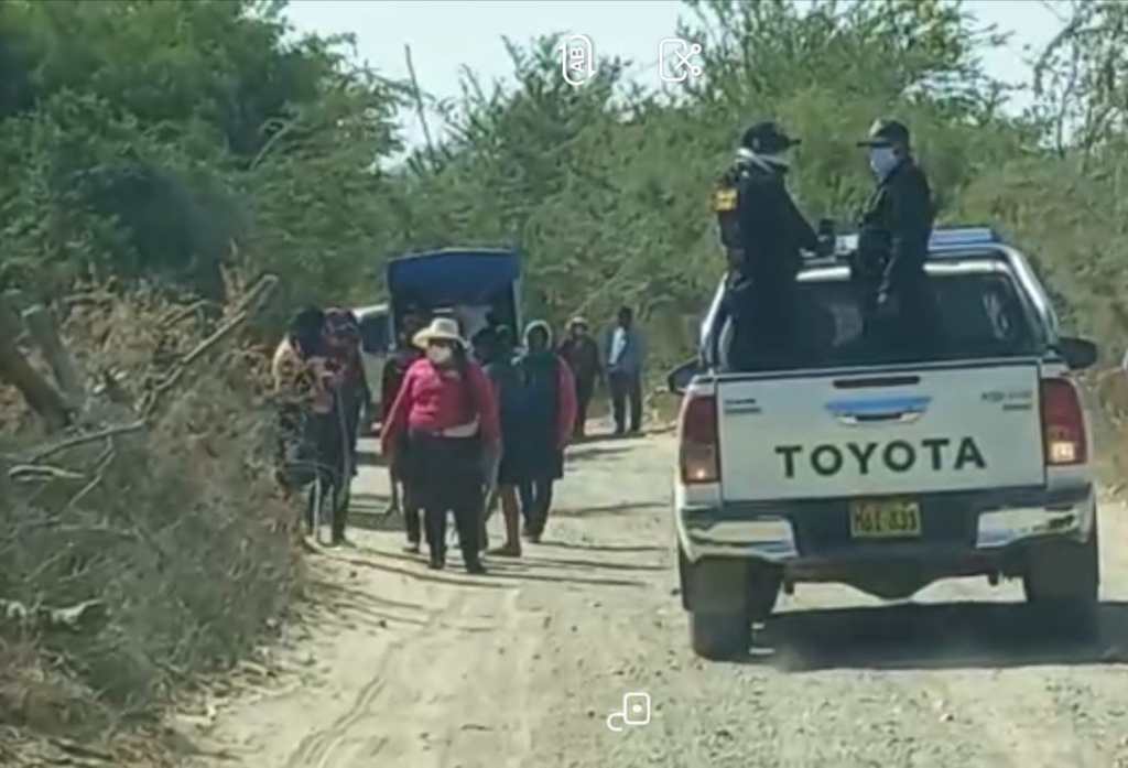 Tras ser convocados, efectivos de fiscalización, seguridad ciudadana y policía son emboscados y agredidos por turba de pobladores en Olmos