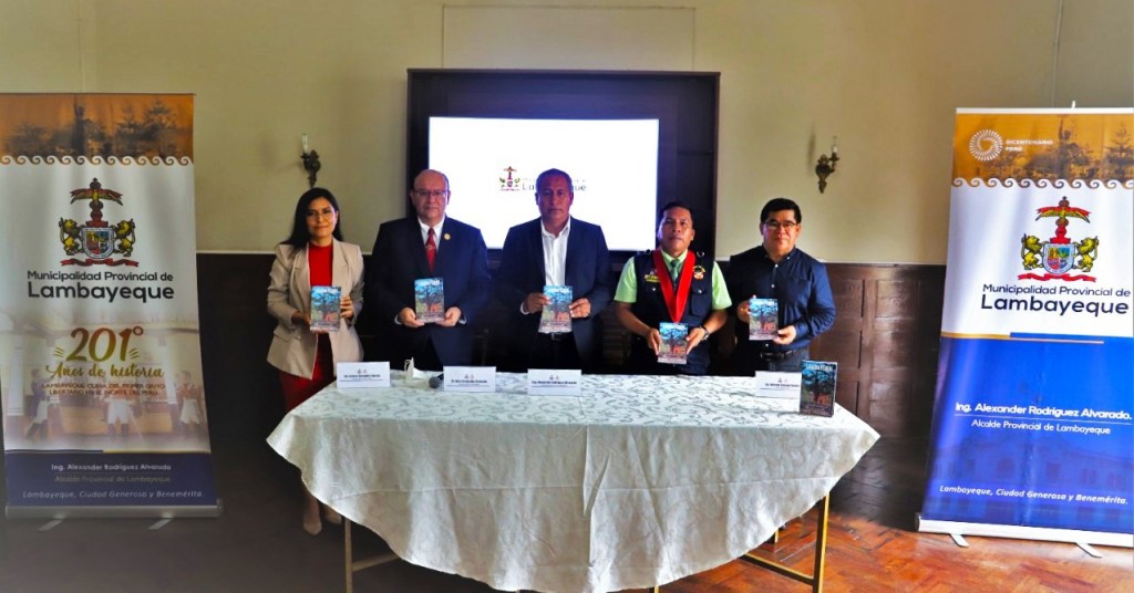 Alcalde provincial de Lambayeque presenta guía turística con potencialidades y atractivos de Ciudad Evocadora y once&nbsp;distritos