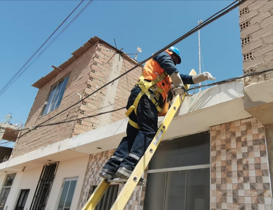 Más de 100 denuncias se registran en Chiclayo por robo de energía eléctrica. Clandestinaje pone en riesgo a&nbsp;familias