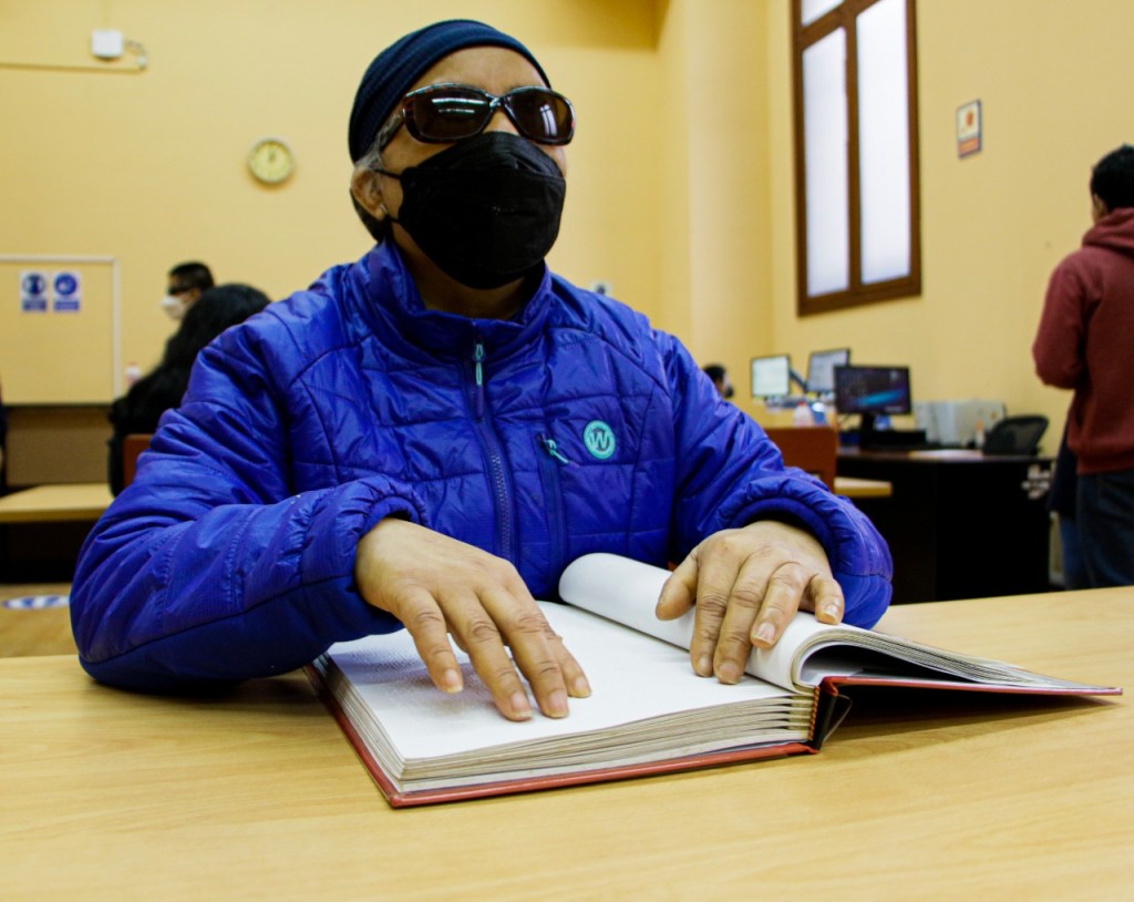 Biblioteca Nacional reabre sala para personas con discapacidad visual después de dos años de pandemia