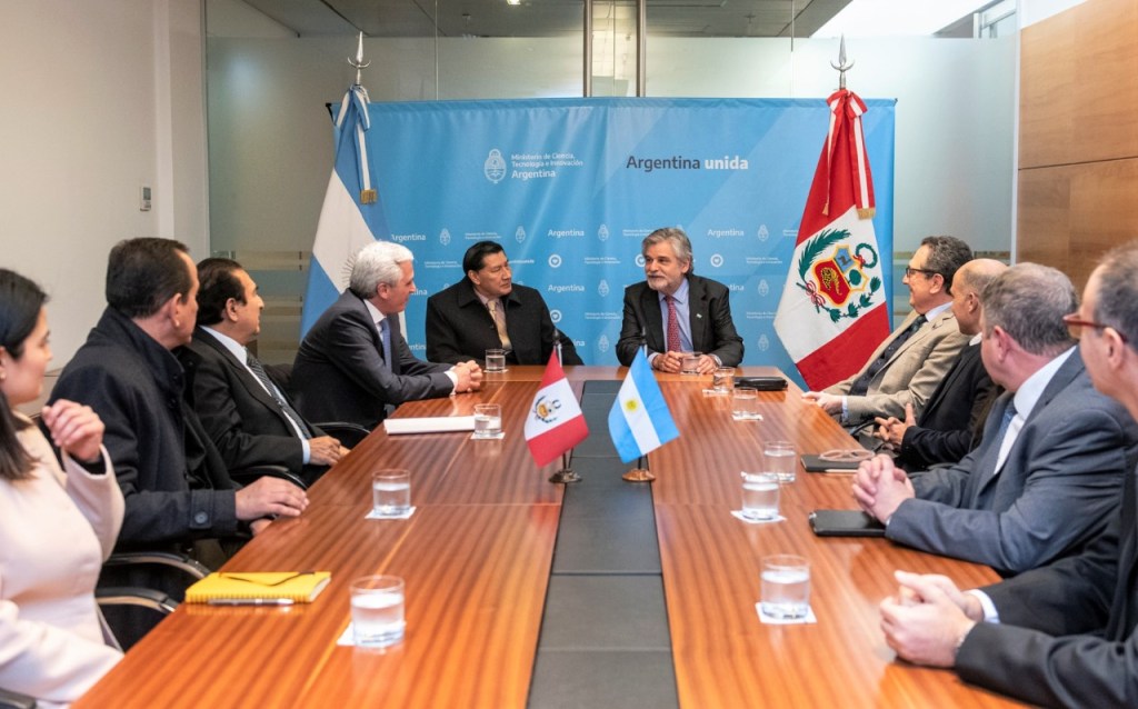 Perú y Argentina estrechan vínculos para cooperación aeroespacial en conectividad y comunicación