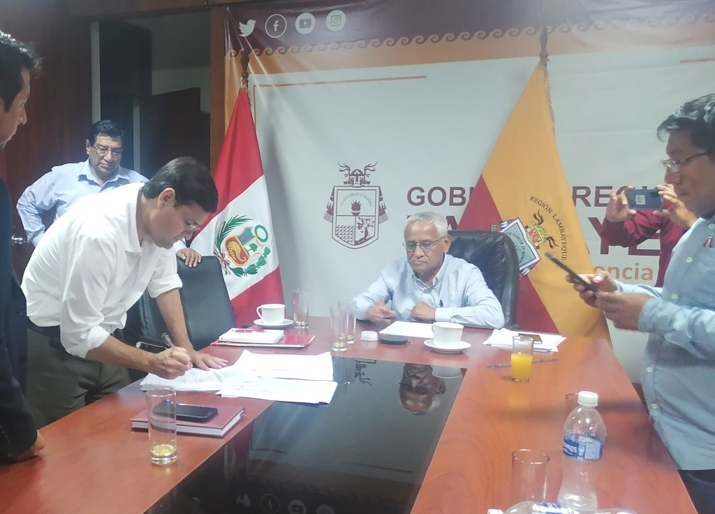 Gobernadores regionales de Lambayeque firmaron esta noche acta de transferencia de la gestión saliente a la nueva