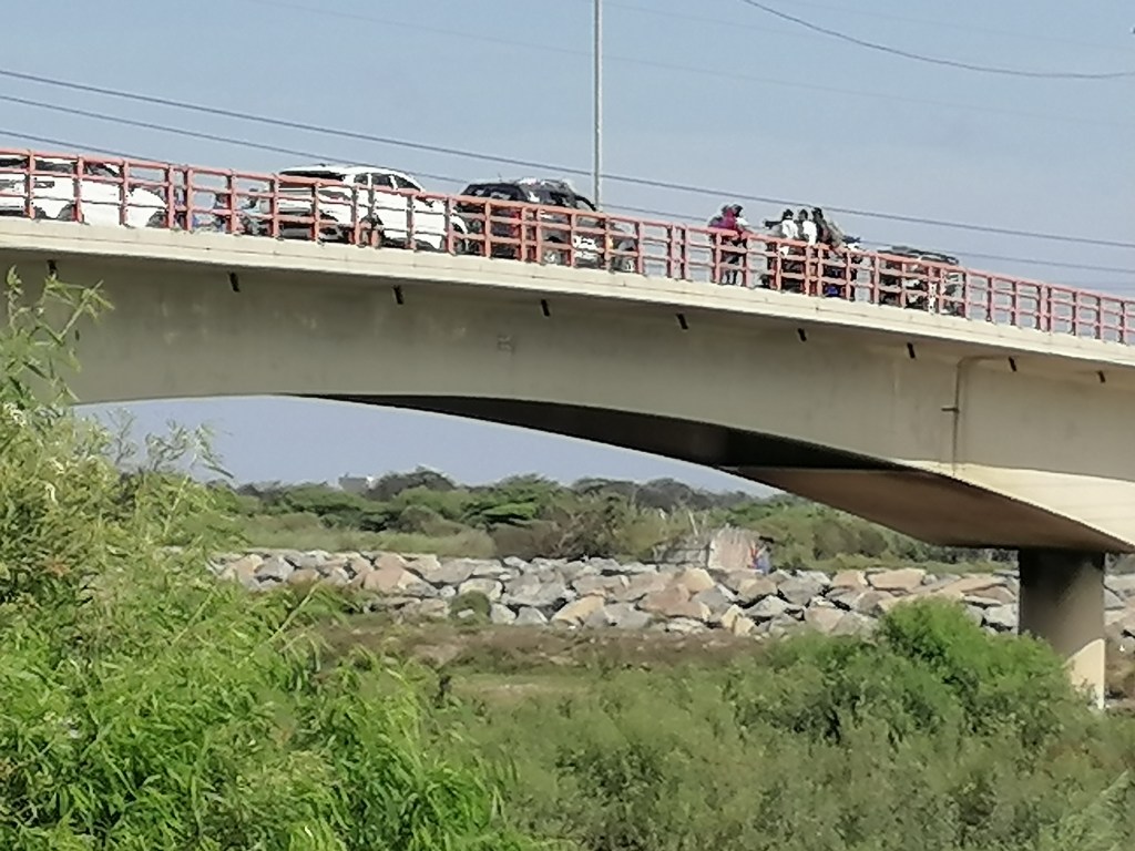 En Ciudad Eten los rescatistas PNP continúan buscando cuerpo de niña que desapareció en el río tras caer de&nbsp;puente