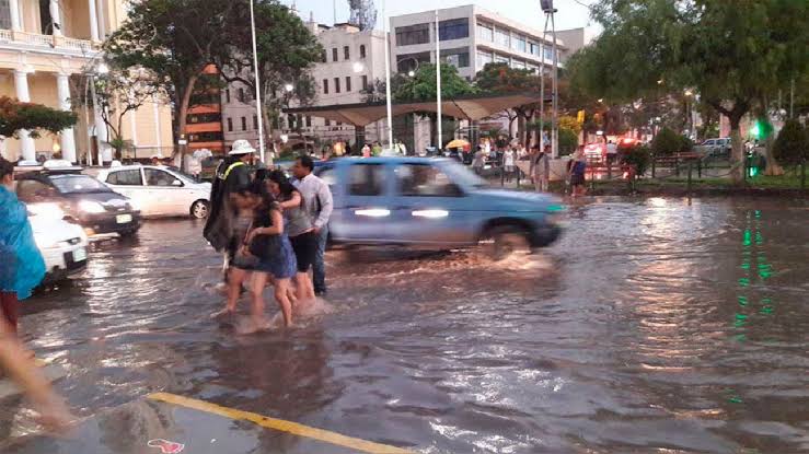 En Chiclayo se han hundido 11 colectores de desagüe; lo que pone a la capital de Lambayeque en situación de catástrofe, revela la alcaldesa Janet&nbsp;Cubas