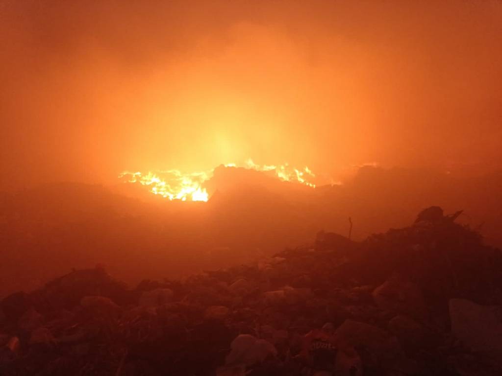 Se incendian celdas transitorias de los residuos sólidos en las pampas de Reque y 6 municipios ofrecen ayuda por daños al&nbsp;medioambiente