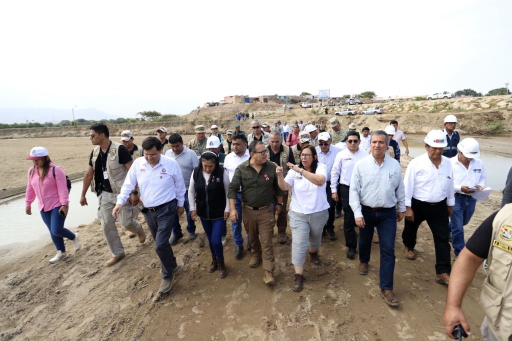 Premier y ministra de Agricultura supervisan descolmatación de río en Lambayeque ante posible Fenómeno El&nbsp;Niño