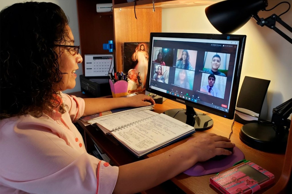 Educación virtual beneficia a quienes no pueden acceder a formación tradicional, afirma&nbsp;especialista