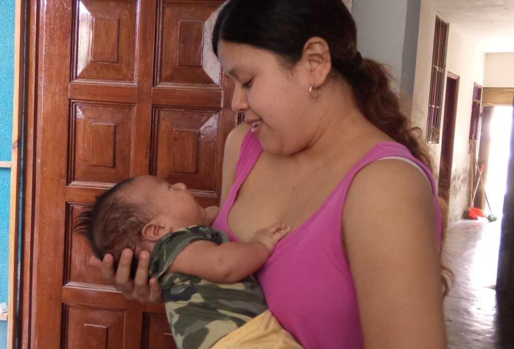 Pese a tumores que le extrajeron de los ovarios, uno de ellos de 8 kilos, asegurada SIS cumplió sueño de ser&nbsp;madre