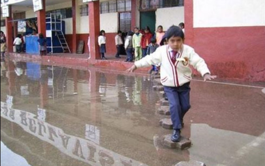 Piden a directores de colegios activar protocolos para suspender clases ante intensas lluvias