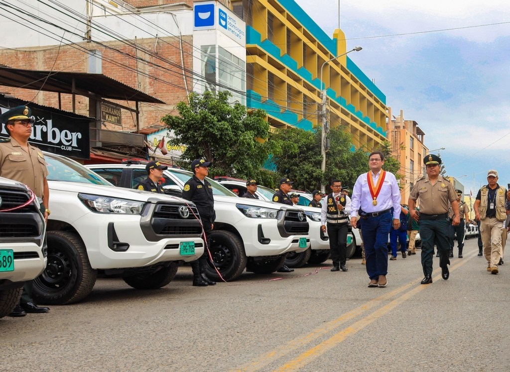 Gobierno Regional entrega 80 camionetas a la Policía Nacional valorizadas en más de 10 millones de soles