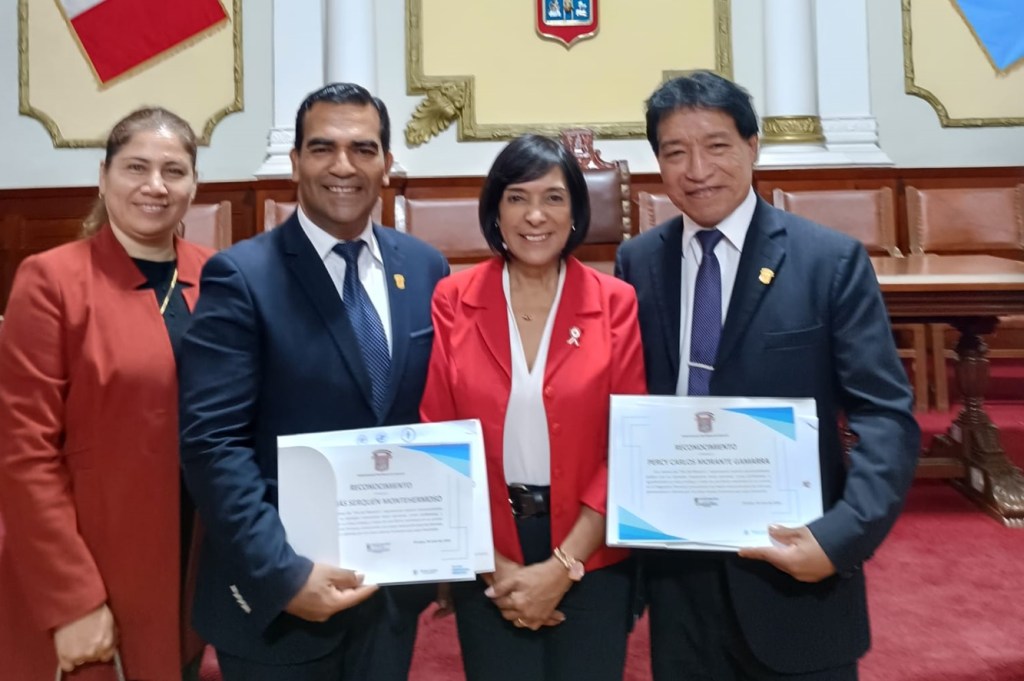Municipalidad otorga reconocimiento a 26 maestros chiclayanos resaltando su trayectoria en la educación
