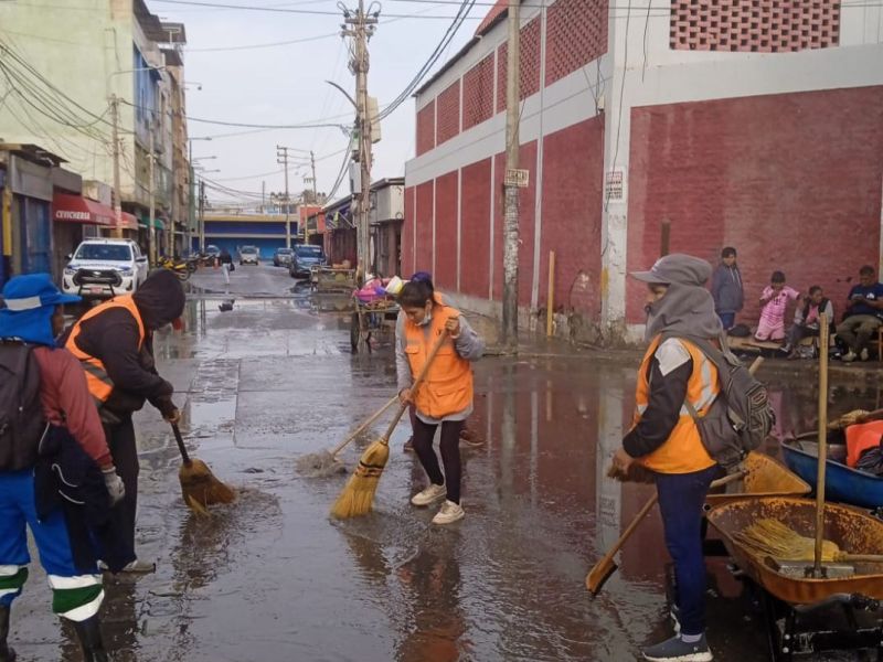Municipalidad de Chiclayo despliega 35 brigadas y atiende 42 zonas inundadas por&nbsp;lluvias