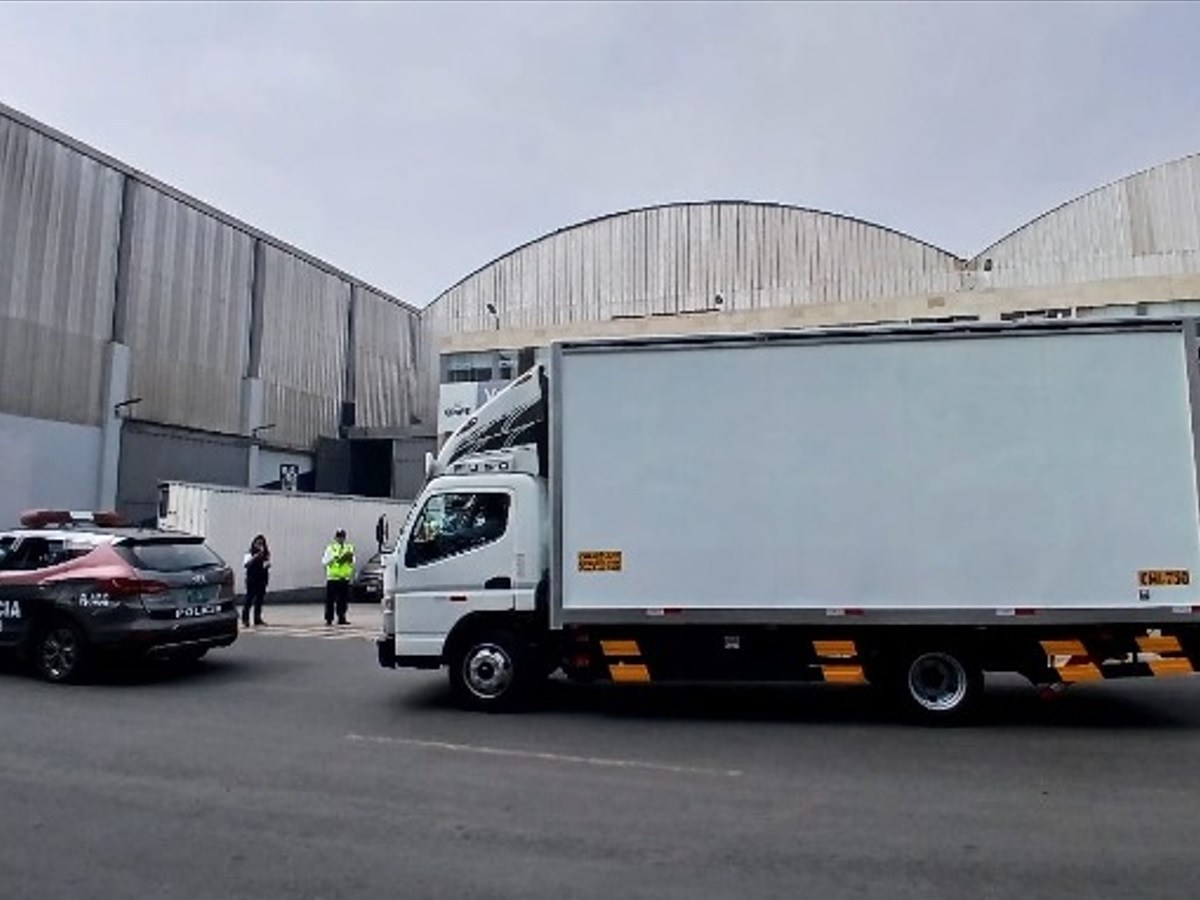 Con resguardo policial y monitoreo satelital ONPE traslada material para elecciones primarias del Apra y&nbsp;Renovación